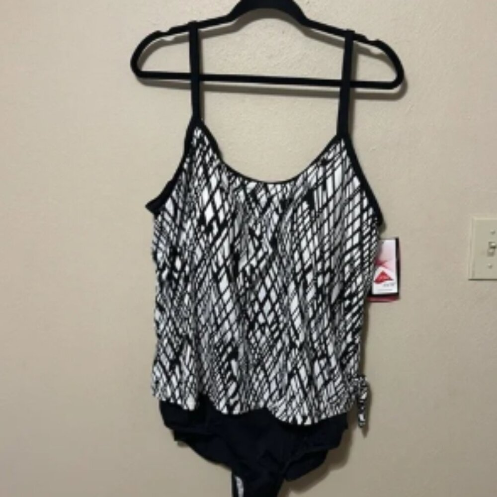 Rose Marie Reid plus size One Piece 24W NWT